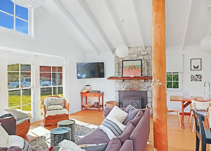White Shell Cottage - Woodfire & Beachfront