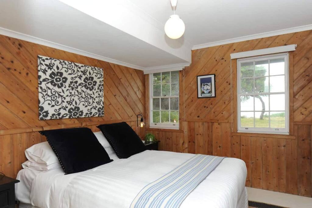 White Shell - Woodfire & Beachfront