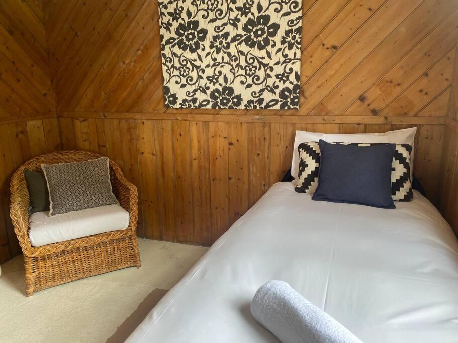White Shell - Woodfire & Beachfront Holiday home Falmouth
