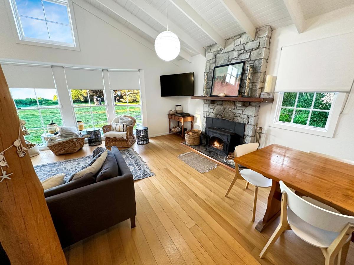 White Shell - Woodfire & Beachfront Holiday home Falmouth